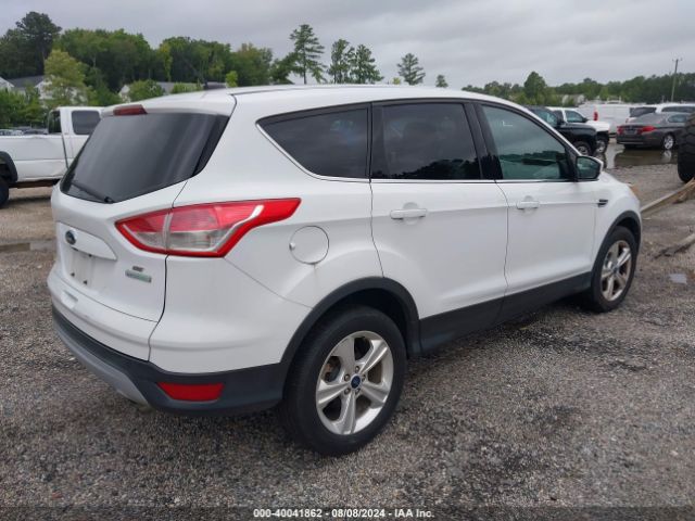 1FMCU0GX6GUA36200 Ford ESCAPE SE