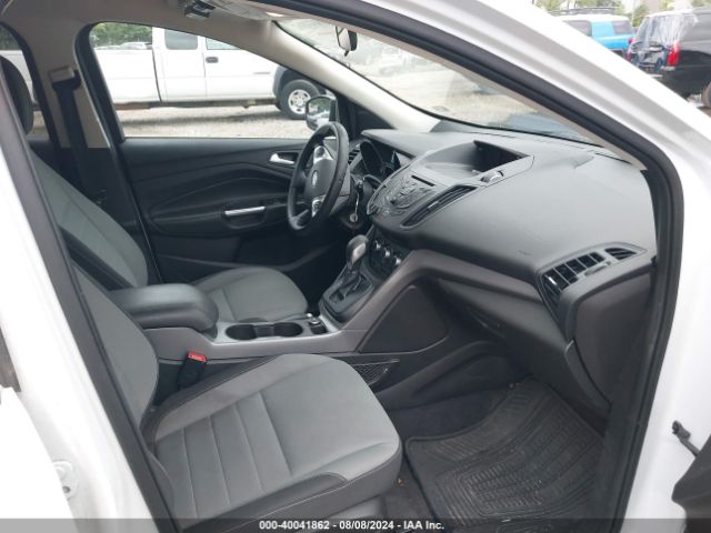 1FMCU0GX6GUA36200 Ford ESCAPE SE