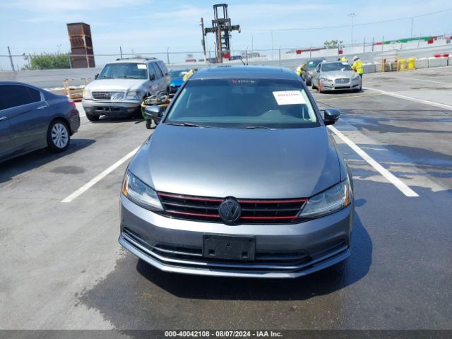 3VWDB7AJ7JM221005 Volkswagen Jetta 1.4t Se/1.4t Wolfsburg Edition