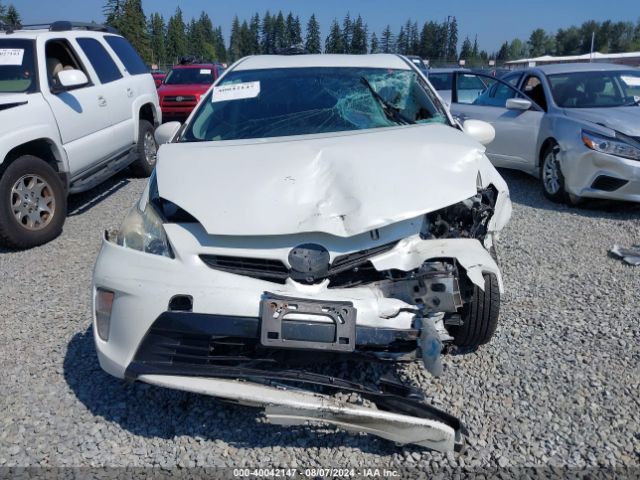 JTDKN3DU8F1868064 Toyota Prius Two