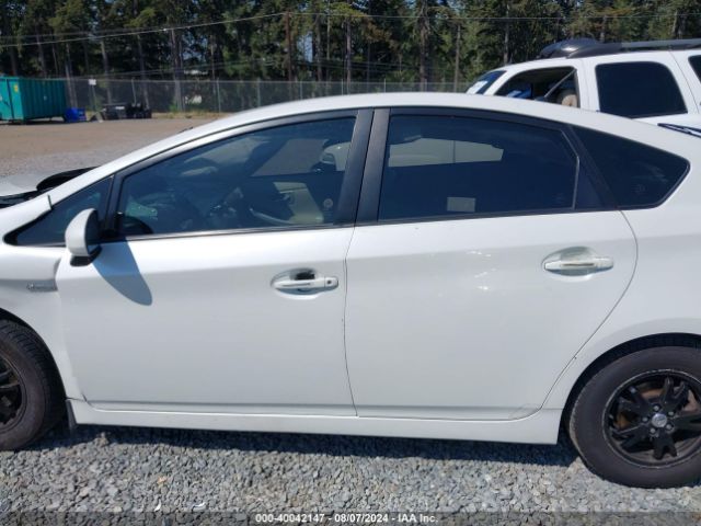JTDKN3DU8F1868064 Toyota Prius Two