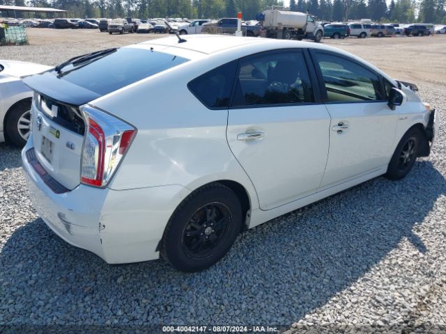 JTDKN3DU8F1868064 Toyota Prius Two