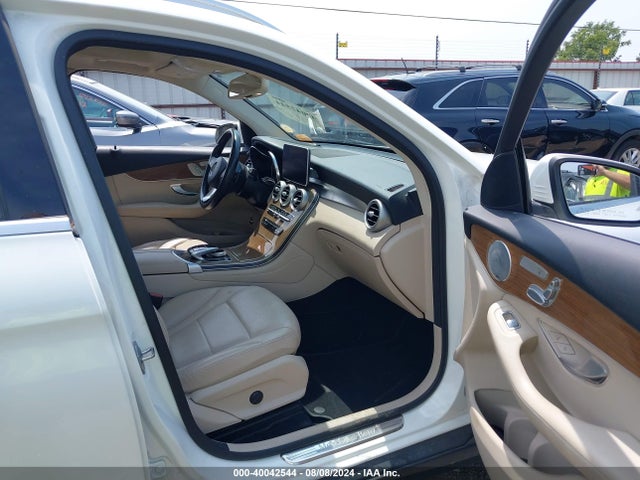 WDC0G4KB2HV009437 Mercedes-Benz Glc 300 4matic