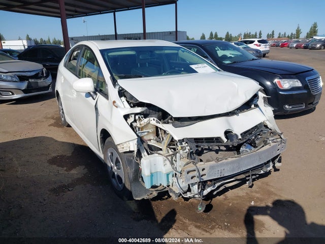 Toyota Prius Two 2015 JTDKN3DU3F0445107 головне зображення