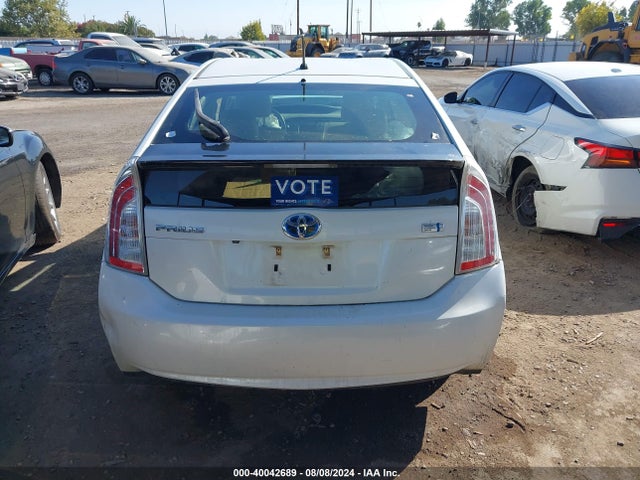 Toyota Prius Two 2015 JTDKN3DU3F0445107 Image 16
