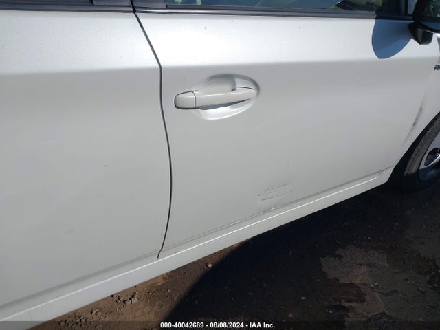 Toyota Prius Two 2015 JTDKN3DU3F0445107 Image 20