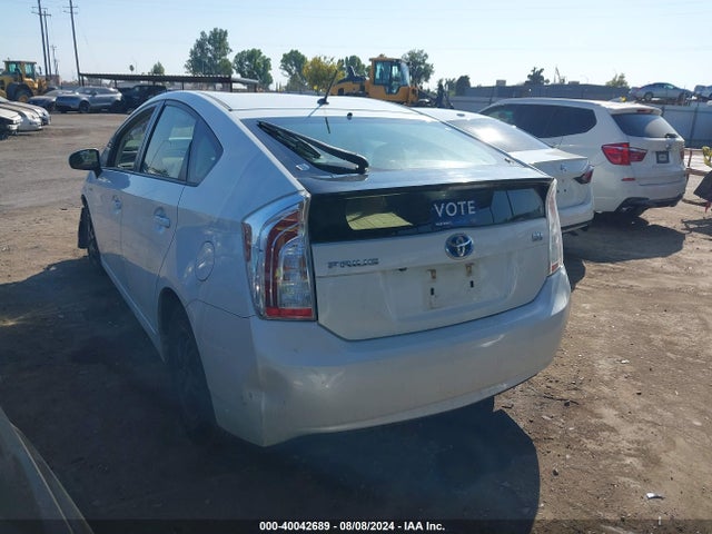 Toyota Prius Two 2015 JTDKN3DU3F0445107 Image 3