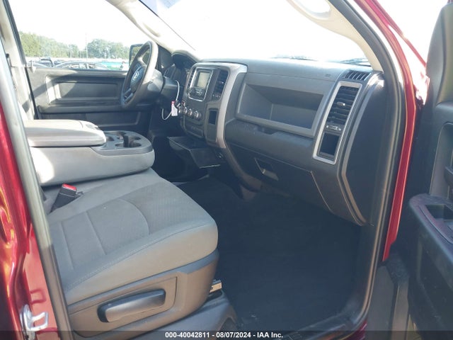 1C6RR7KM3JS316527 RAM 1500 Tradesman  4x4 5'7 Box