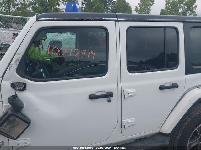1C4HJXEG0JW132365 Jeep Wrangler Unlimited Sahara 4x4