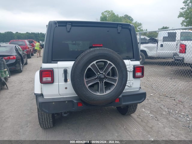 1C4HJXEG0JW132365 Jeep Wrangler Unlimited Sahara 4x4