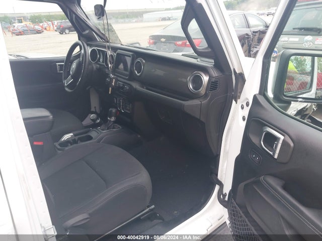 1C4HJXEG0JW132365 Jeep Wrangler Unlimited Sahara 4x4