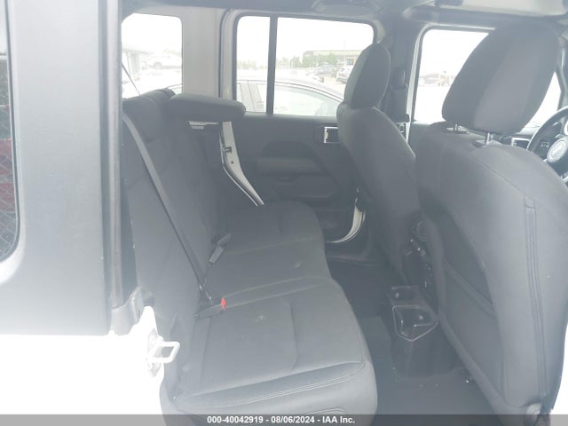 1C4HJXEG0JW132365 Jeep Wrangler Unlimited Sahara 4x4