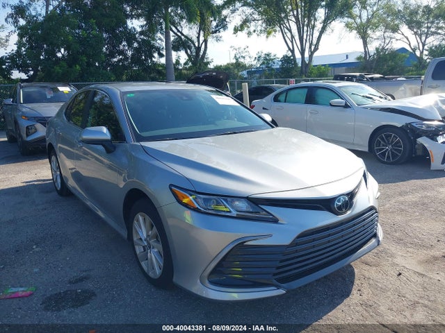 Toyota CAMRY LE 2024 4T1C11AK0RU206730 головне зображення
