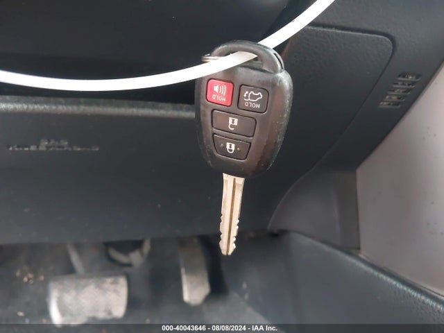 Toyota Rav4 Xle 2017 JTMWFREVXHD100838 Image 11