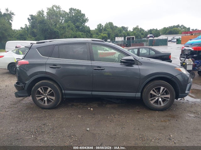 Toyota Rav4 Xle 2017 JTMWFREVXHD100838 Image 13