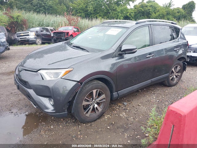Toyota Rav4 Xle 2017 JTMWFREVXHD100838 Image 2