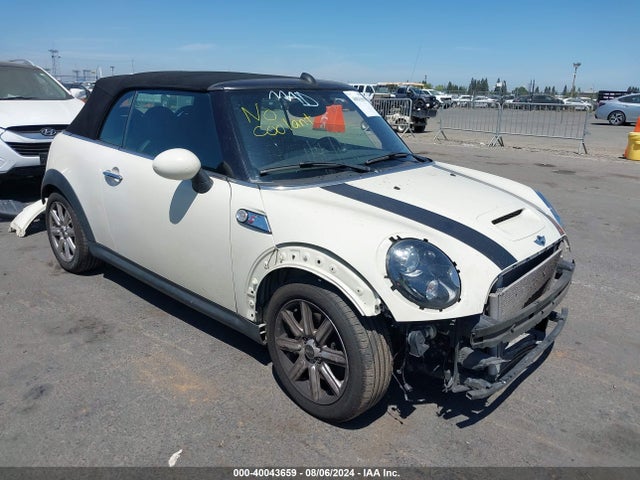 2013 MINI CONVERTIBLE WMWZP3C52DT551138 Photo 0