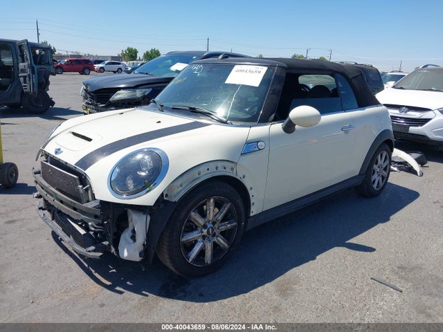 2013 MINI CONVERTIBLE WMWZP3C52DT551138 Photo 1