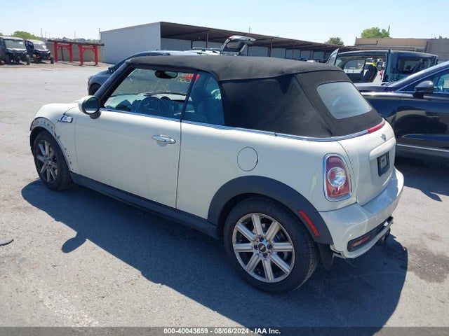 2013 MINI CONVERTIBLE WMWZP3C52DT551138 Photo 2