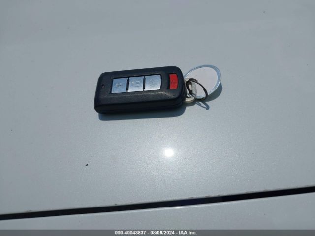 JA4AD3A3XFZ001139 Mitsubishi Outlander Se