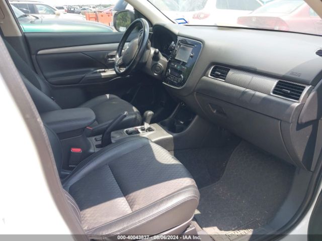 JA4AD3A3XFZ001139 Mitsubishi Outlander Se