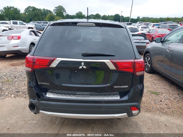 JA4AD2A38GZ061349 Mitsubishi Outlander Es