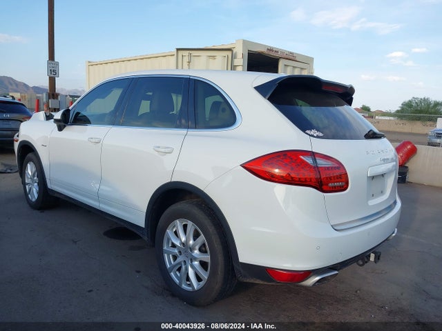 2013 PORSCHE CAYENNE WP1AF2A29DLA41034 Photo 2