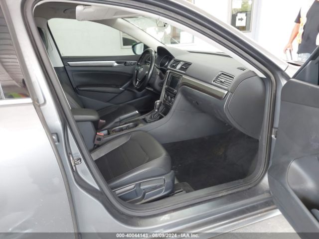 1VWBT7A31HC046865 Volkswagen Passat 1.8t Se
