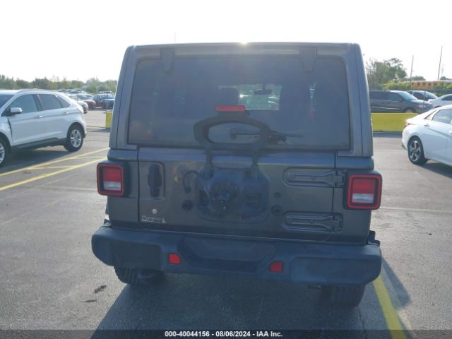 1C4HJXENXJW189526 Jeep Wrangler Unlimited Sahara 4x4