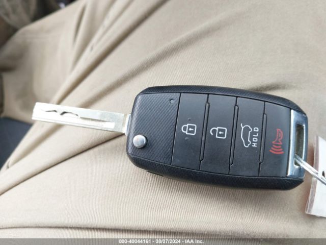 5XYPGDA36HG249628 KIA Sorento 2.4l Lx