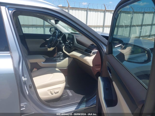Toyota Highlander Xle 2021 5TDGZRBH6MS086381 Image 5