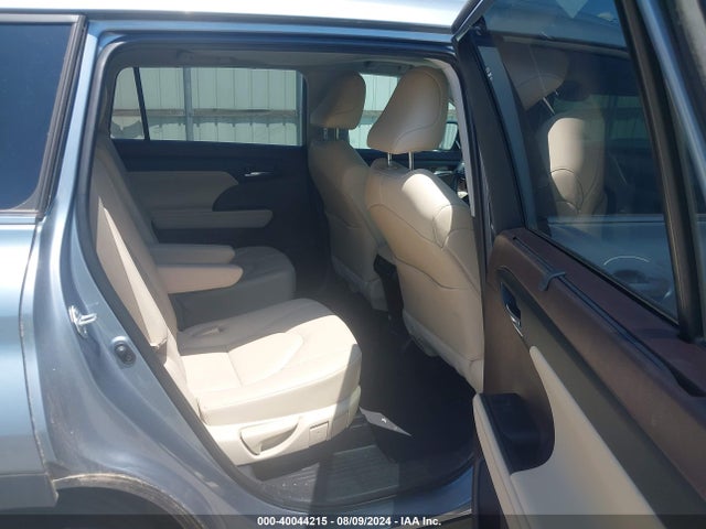 Toyota Highlander Xle 2021 5TDGZRBH6MS086381 Image 8