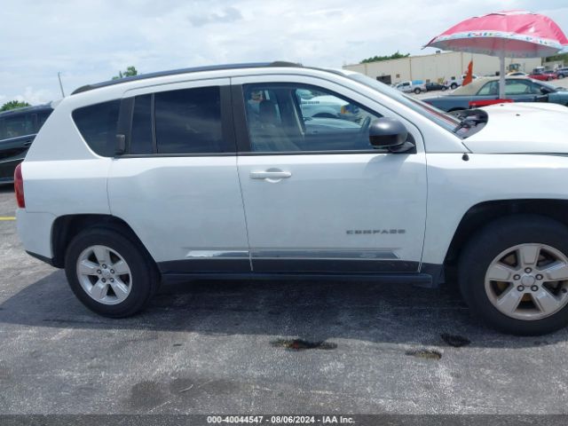 1C4NJCBA9FD273238 Jeep Compass Sport