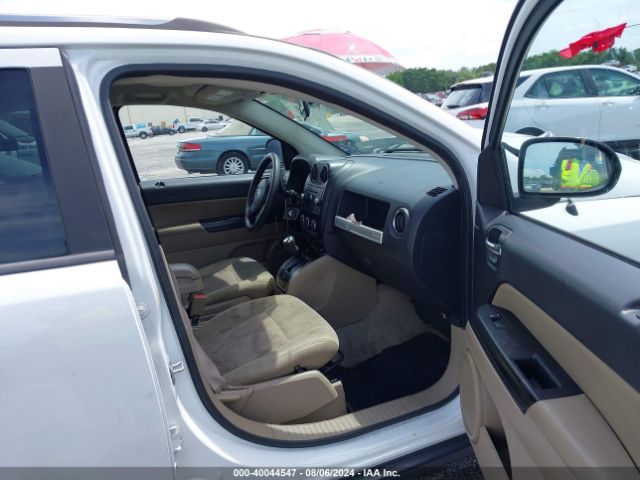 1C4NJCBA9FD273238 Jeep Compass Sport
