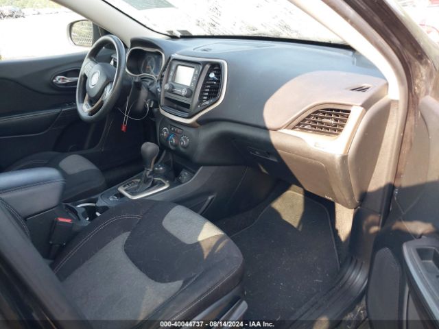 1C4PJMAB8FW666273 Jeep Cherokee Sport