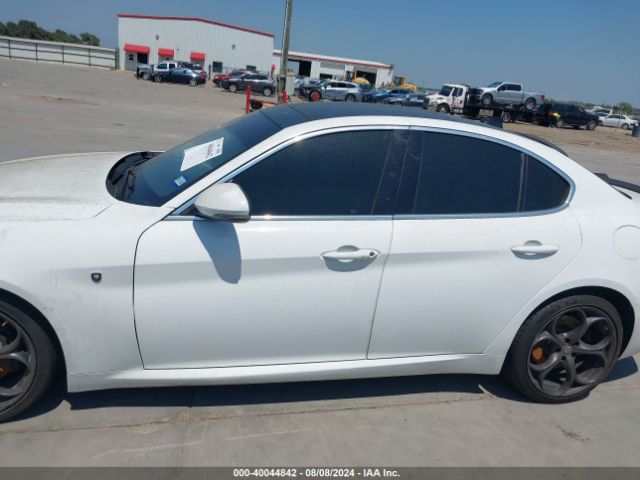 ZARFAECNXJ7593909 Alfa Romeo Giulia Ti Lusso Rwd