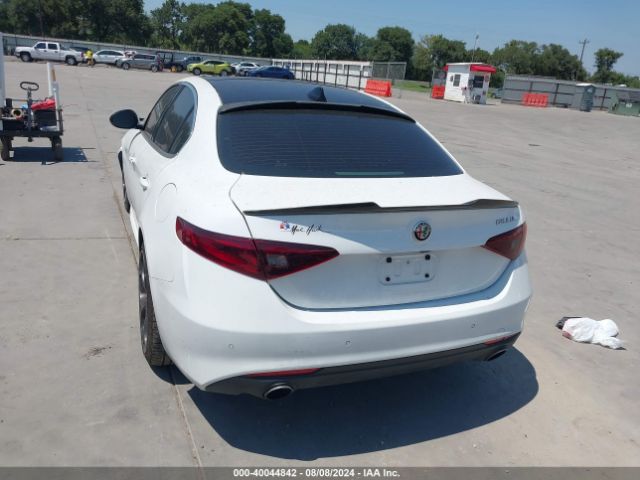 ZARFAECNXJ7593909 Alfa Romeo Giulia Ti Lusso Rwd