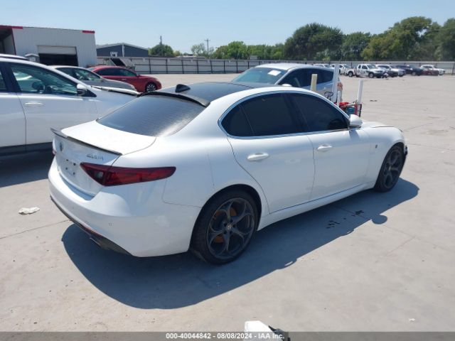 ZARFAECNXJ7593909 Alfa Romeo Giulia Ti Lusso Rwd