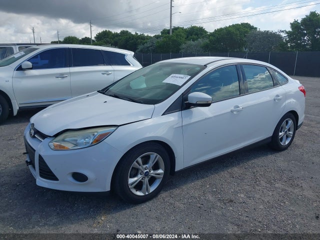 Ford FOCUS SE 2014 1FADP3F22EL358980 Image 2