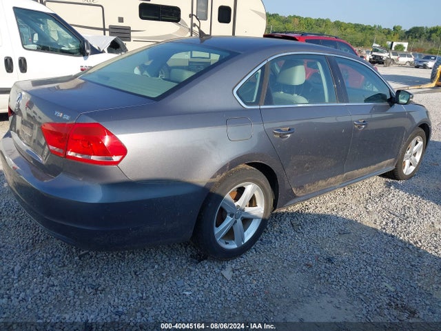 1VWBS7A34EC117202 Volkswagen Passat 1.8t Se