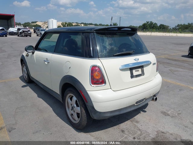 2009 MINI COOPER WMWMF33589TT68833 Photo 2