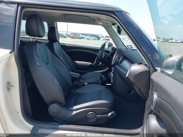 2009 MINI COOPER WMWMF33589TT68833 Photo 4