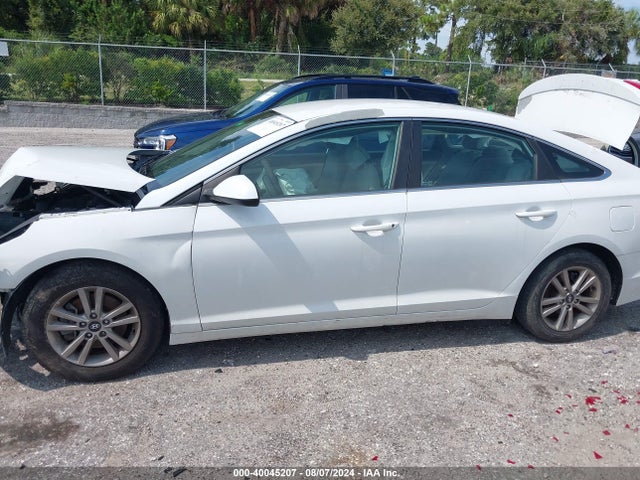 Hyundai SONATA SE 2016 5NPE24AF0GH371750 Image 14