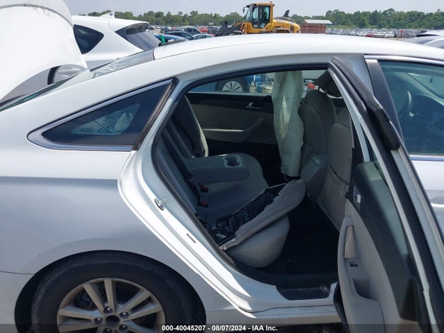 Hyundai SONATA SE 2016 5NPE24AF0GH371750 Image 8