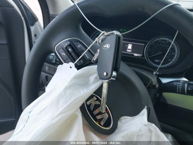 KNDCB3LC6L5420402 KIA NIRO LX