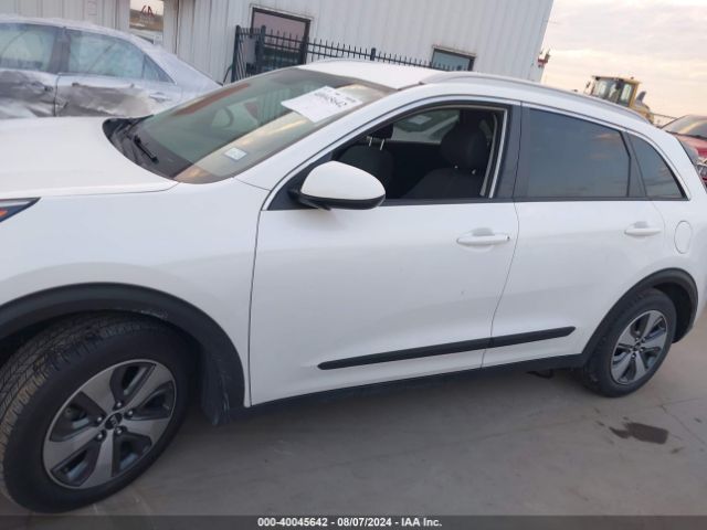 KNDCB3LC6L5420402 KIA NIRO LX