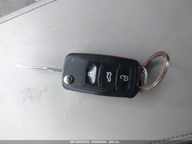 1VWAT7A38HC035471 Volkswagen Passat 1.8t S