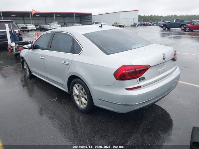1VWAT7A38HC035471 Volkswagen Passat 1.8t S