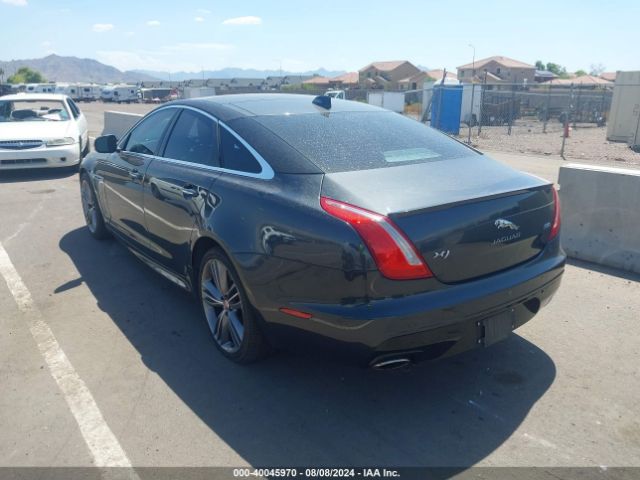 2016 JAGUAR XJ SAJWA1CE7GMV94143 Photo 2