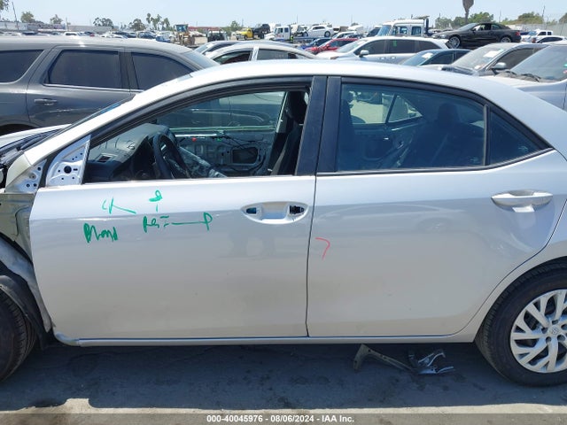 Toyota COROLLA LE 2018 5YFBURHE6JP837697 Image 15